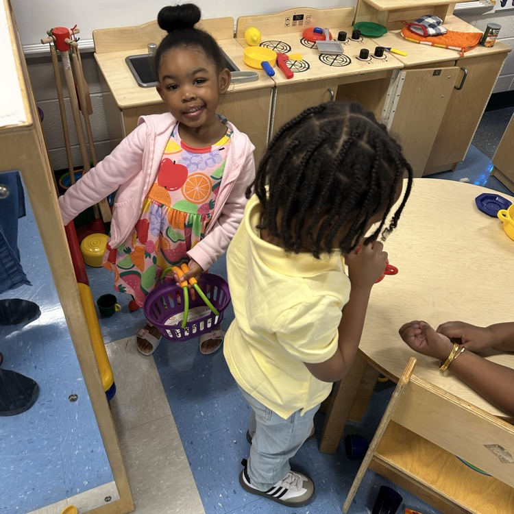 Students playing with the play kitchen!
