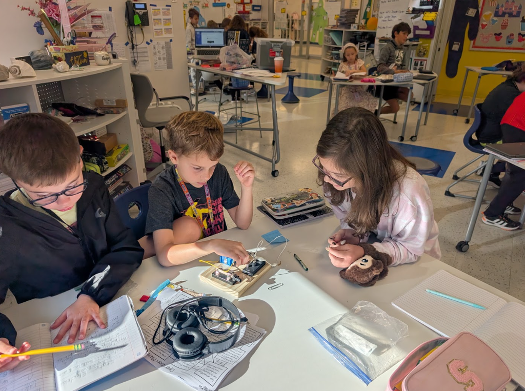 5th grade working on insulators and conductors