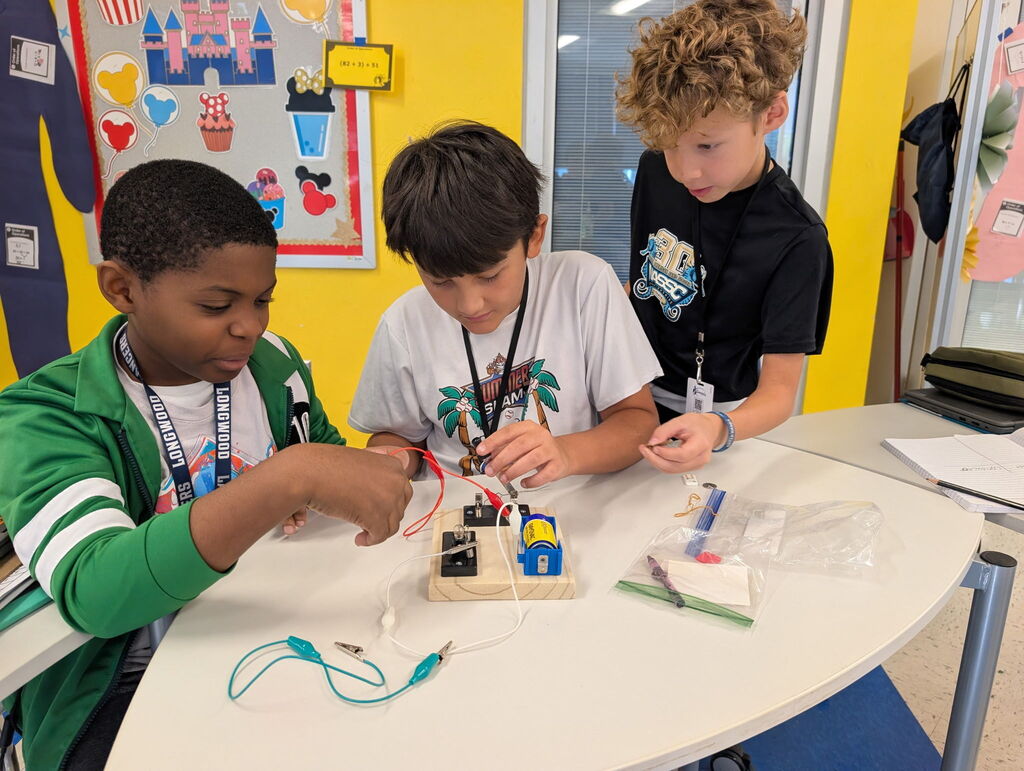 5th grade working on insulators and conductors
