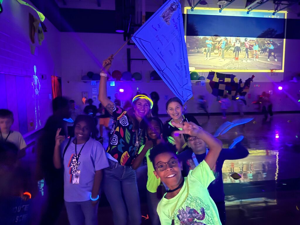 students at the glow run