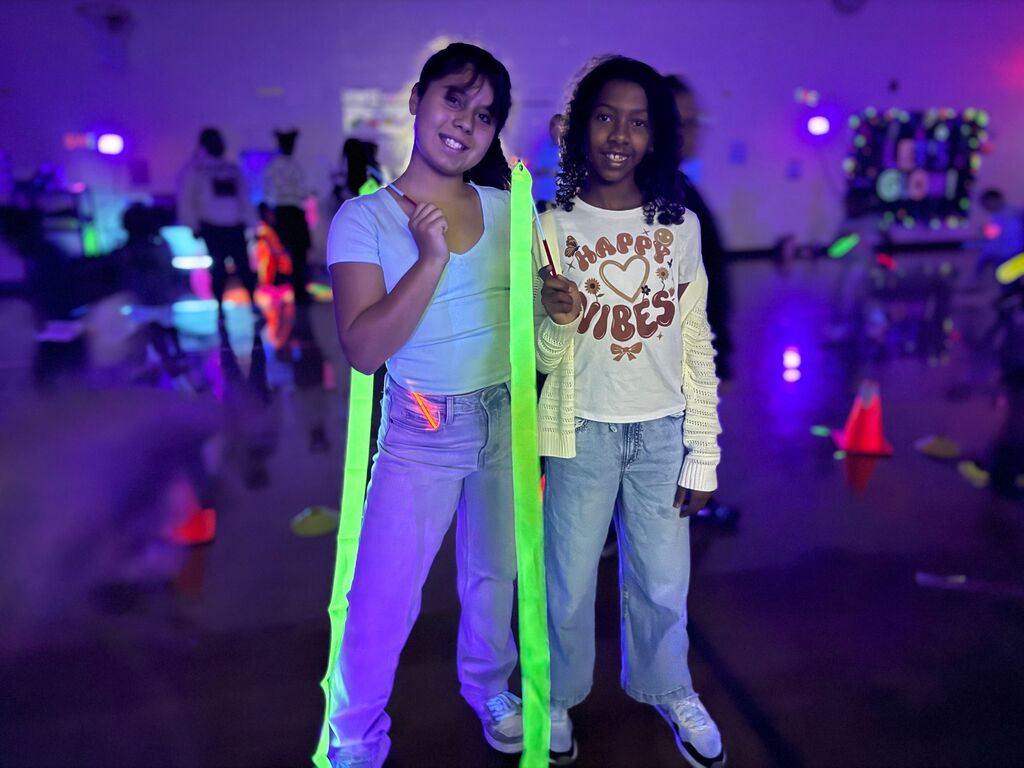 students at the glow run