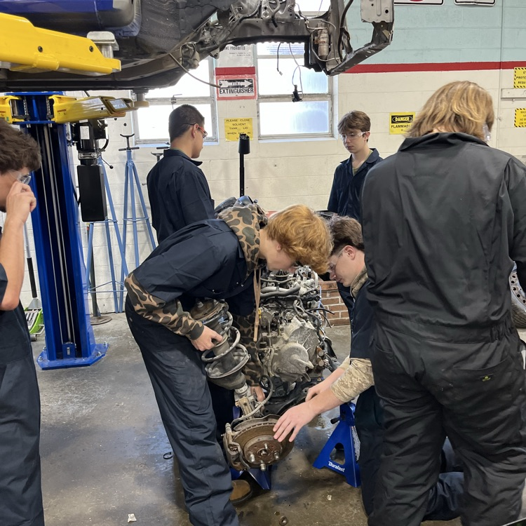 auto tech 1 students working on an engine