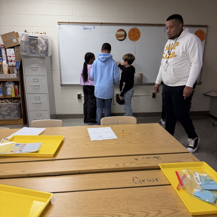 students working on ordering the planets.