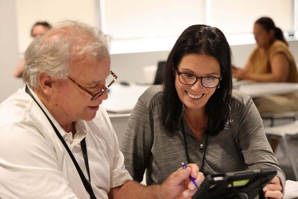 Employee working with a Benefits specialist.