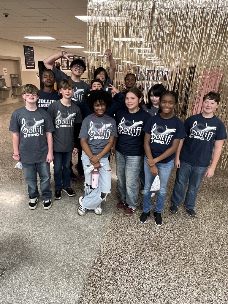 8th graders in the Jolliff Middle Band posing together