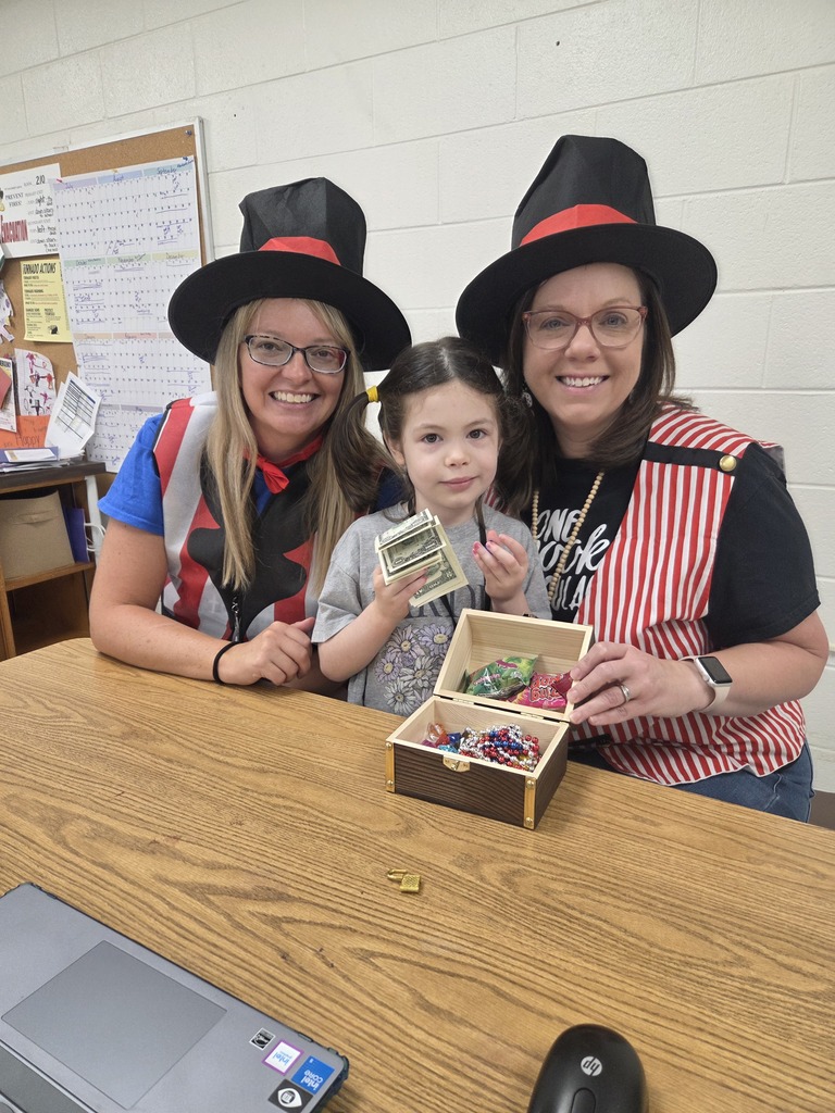 Mrs. Williams, Elizabeth and Mrs. Steadman with her treasure box prize.