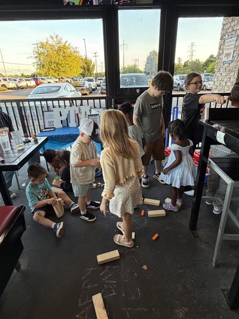 GTP students and their siblins playing with blocks at dinner during Dine to Donate at Bubba's 33