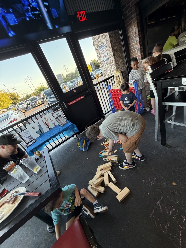 GTP students and their siblins playing with blocks at dinner during Dine to Donate at Bubba's 33
