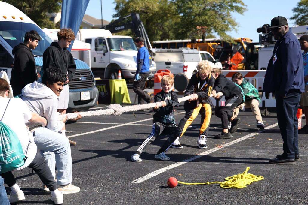 students play tug of war