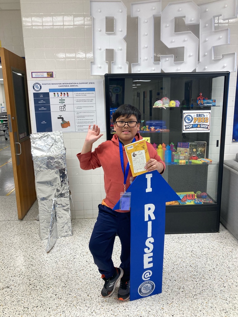 Student holding the I RISE arrow.