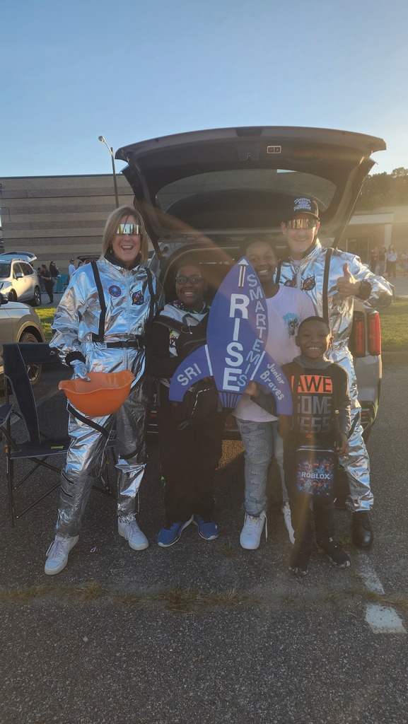 SMARTemis at GTP trunk or treat with students and Admin in space suits.