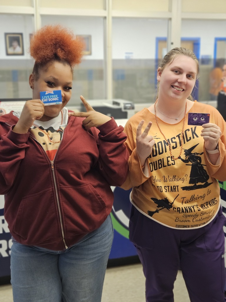 two students won gift cards from bingo