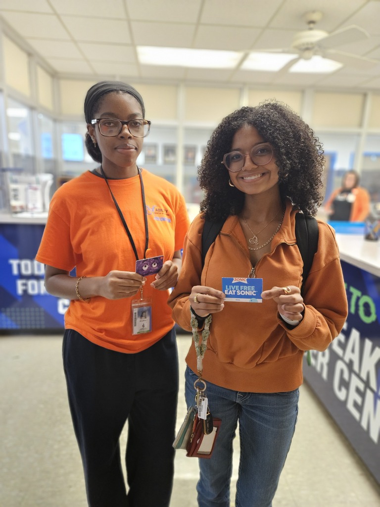 two students won gift cards from bingo