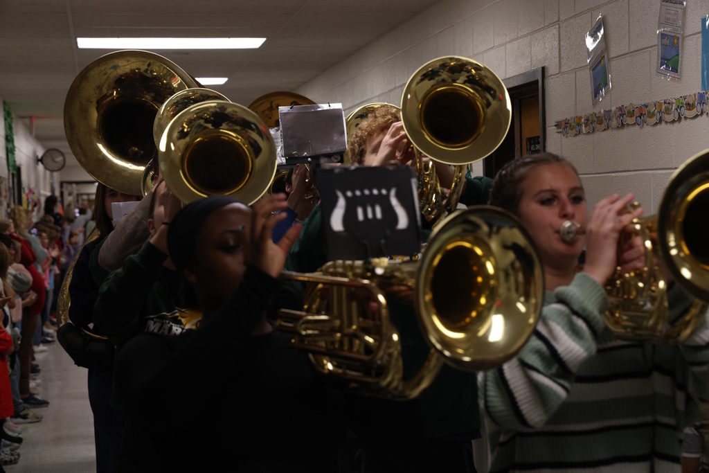 Great Bridge Intermediate Thanksgiving Parade - GBHS Marching Band
