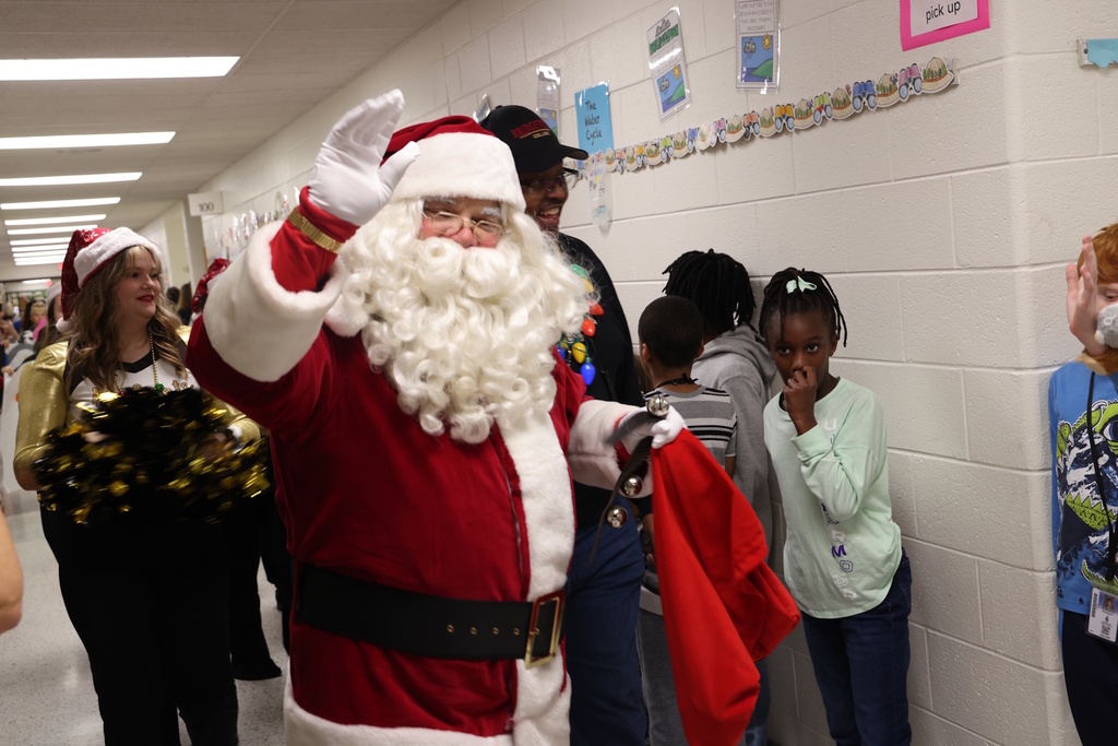 Great Bridge Intermediate Thanksgiving Parade - Santa Claus