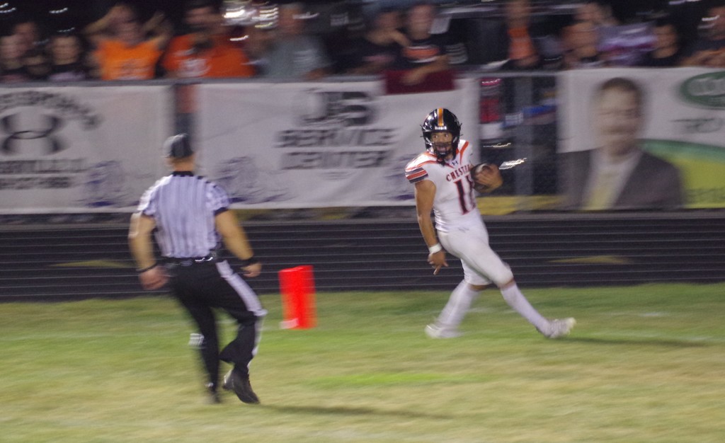 PHOTO 3 TaShawn Palacio  at Sparta TaShawn Palacio scores 4th qtr
