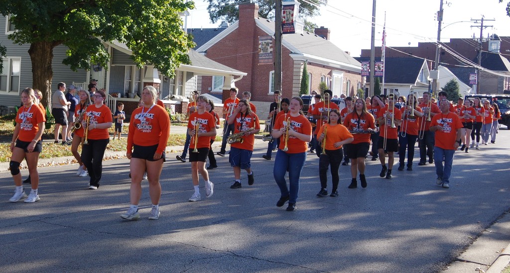 Photo 3 HOCO Parade BAND