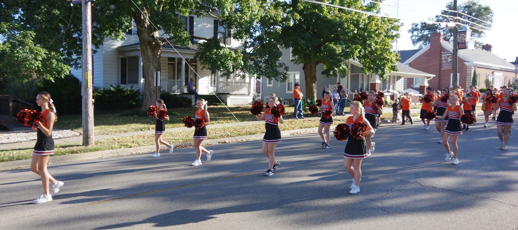 PHOTO 8 HOCO Parade CGS Cheer