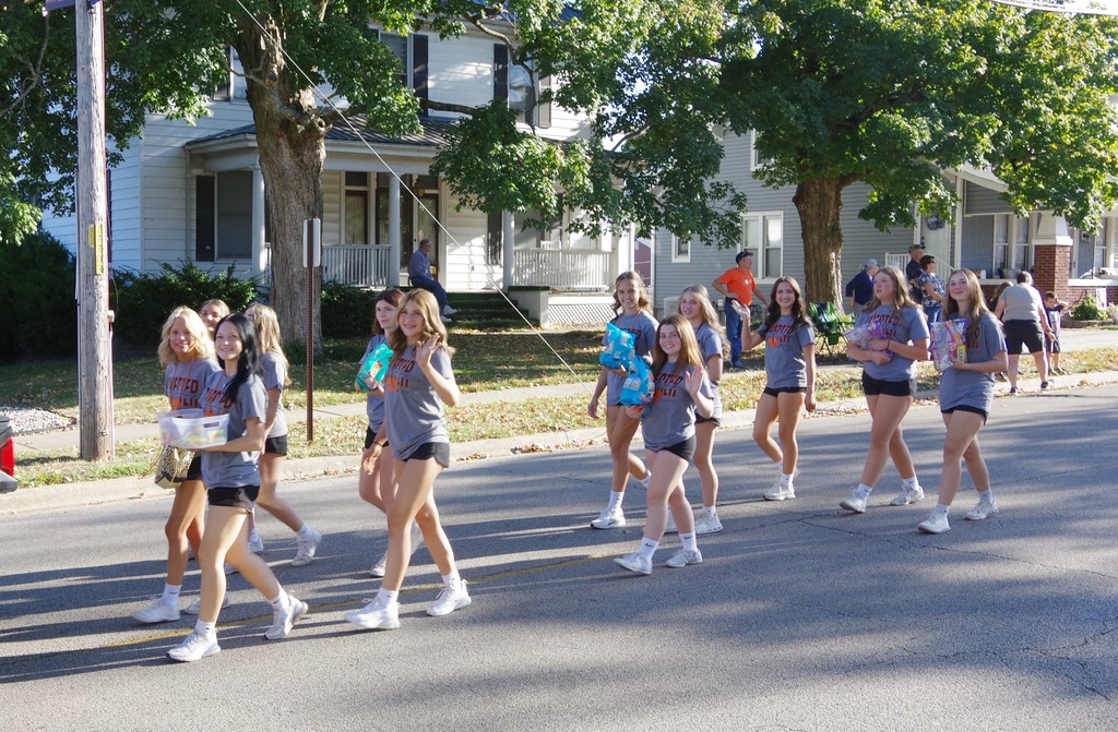 PHOTO 9 HOCO Parade CHEER