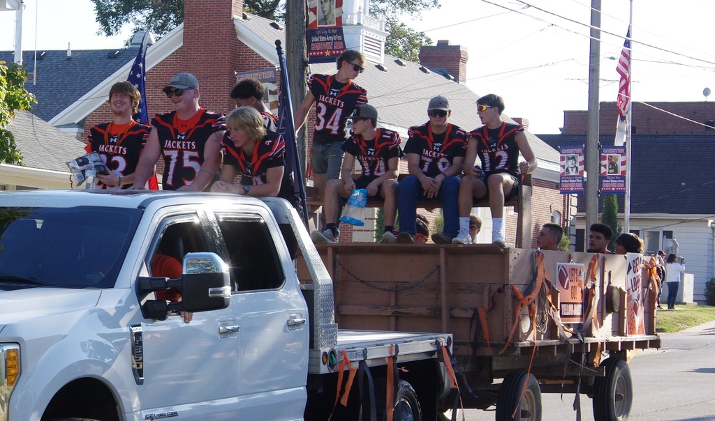 PHOTO 10 HOCO Parade Varsity Football Players