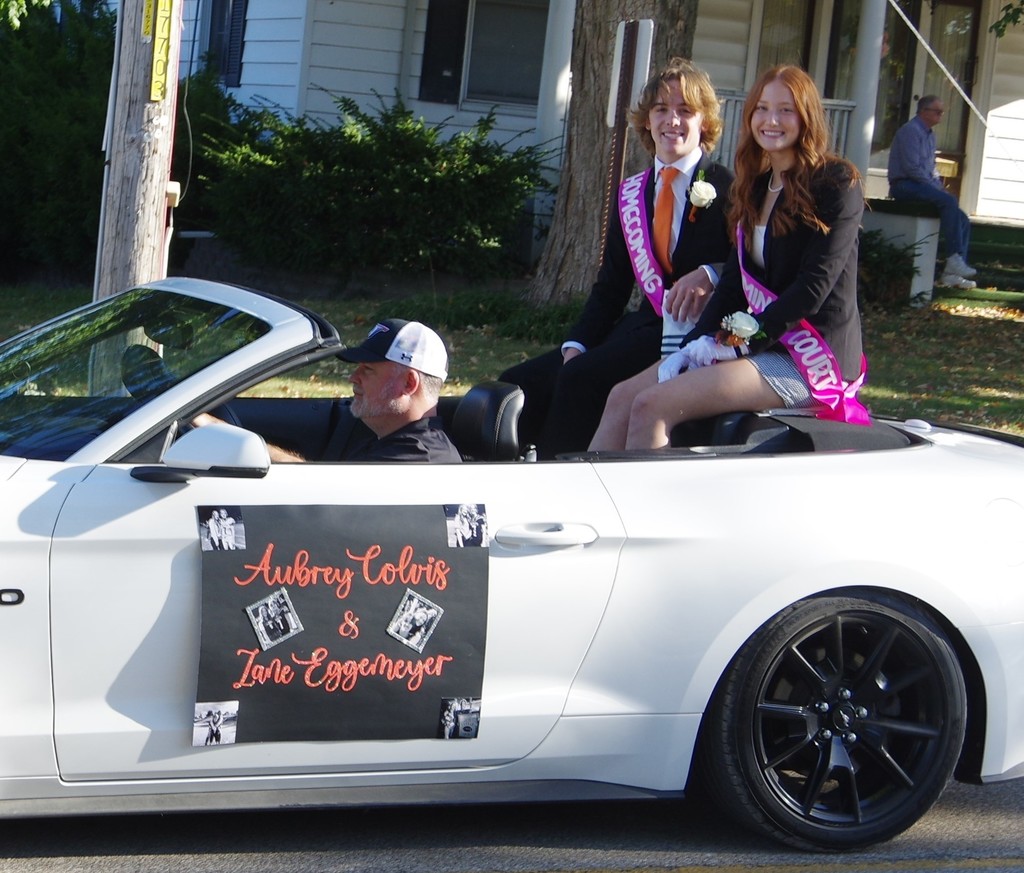 Photo 20 HOCO Parade JUNMIOR CANDIDATES Zane and Aubrey