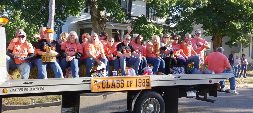 PHOTO 32 HOCO Paradew Class of 1985