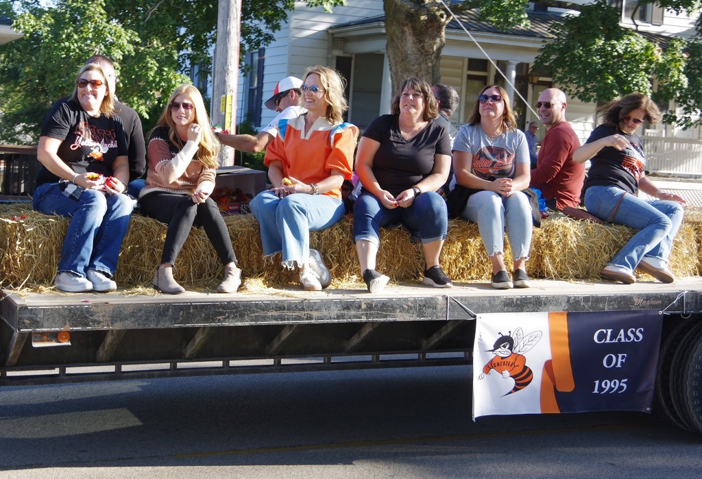 PHOTO 34 HOCO [arade Class of 1995