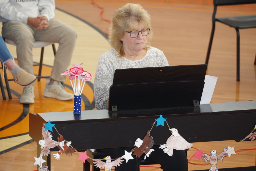 PHOTO 11 CGS Vets Vicky Beers Accompanist