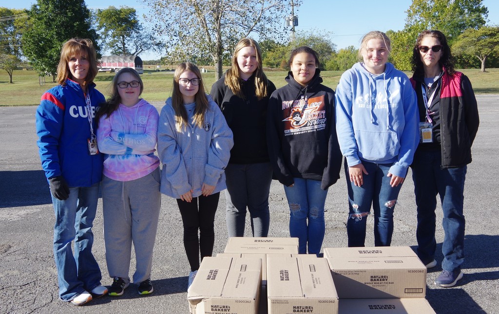 PHOTO 1 Mobile Market 10-22-25 CHS Volunteers