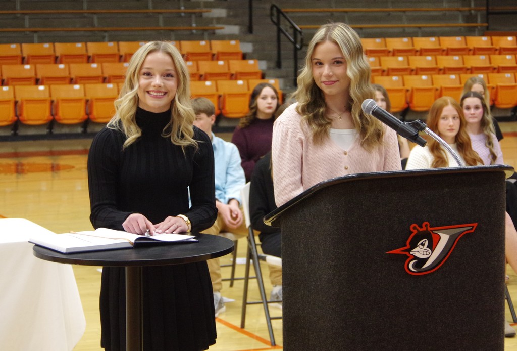 PHOTO 11 NHS Joella Eggemeyer signs register