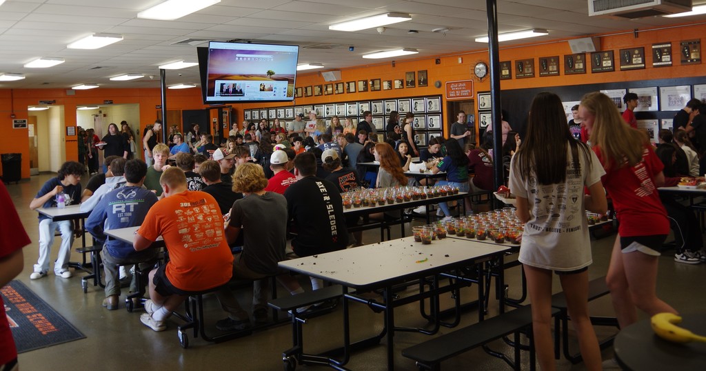 PHOTO 8 CHS 7 LUNCH 1