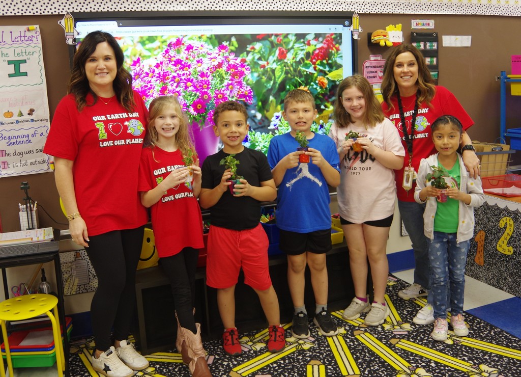 PHOTO 13 Earth Day CGS 6 PLants