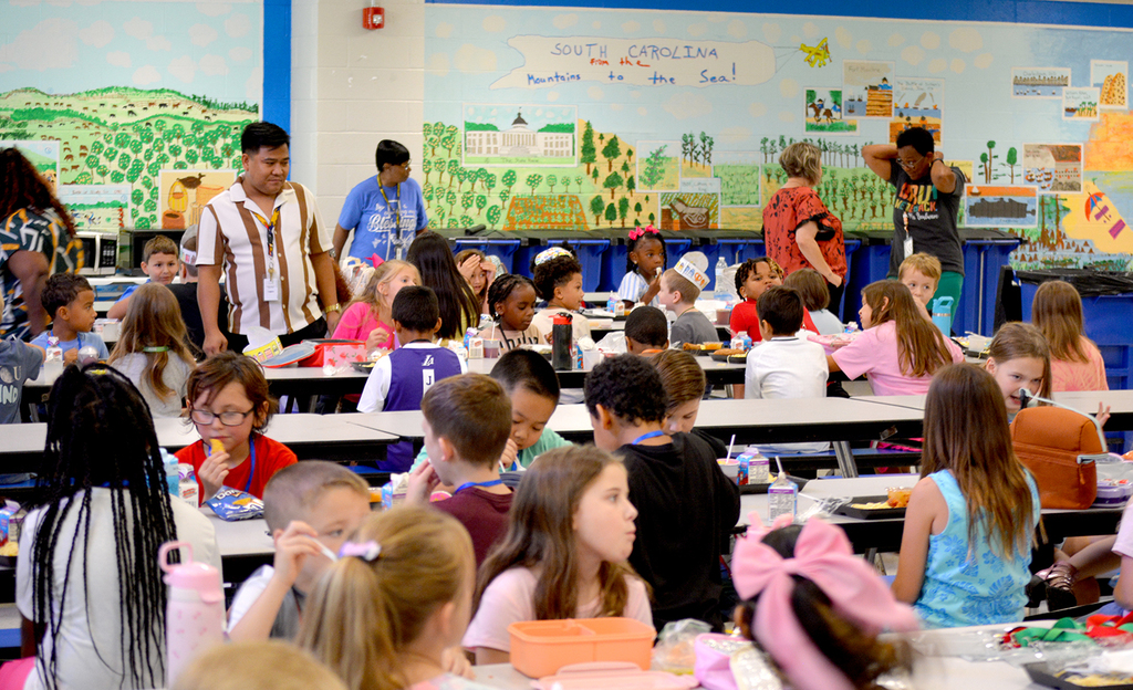 CCSD first day 2025 - students at lunch