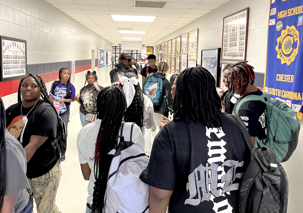 CCSD first day 2025 - students in the hallway