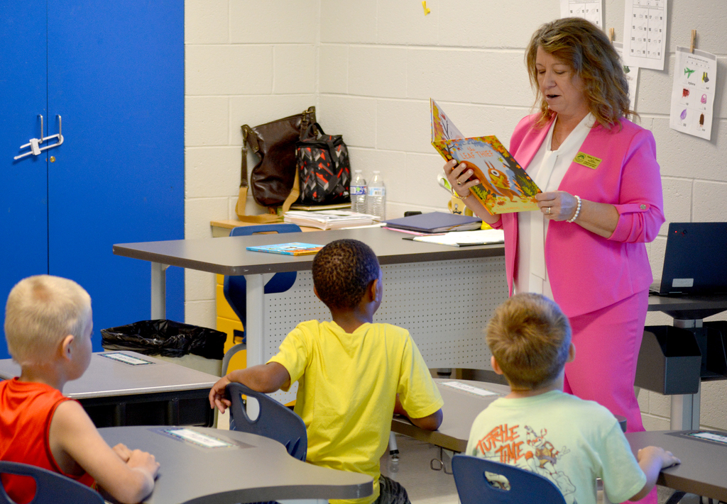 Interim Superintendent Tammy Snipes reading to students at LES. 