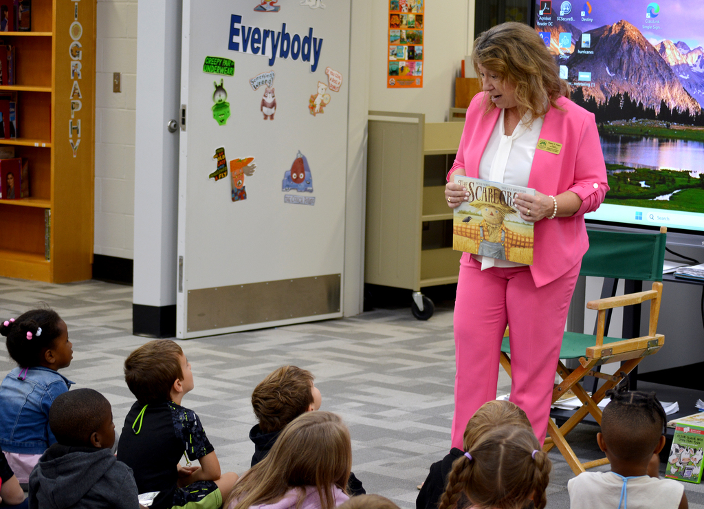 Interim Superintendent Tammy Snipes reading to students at LES. 
