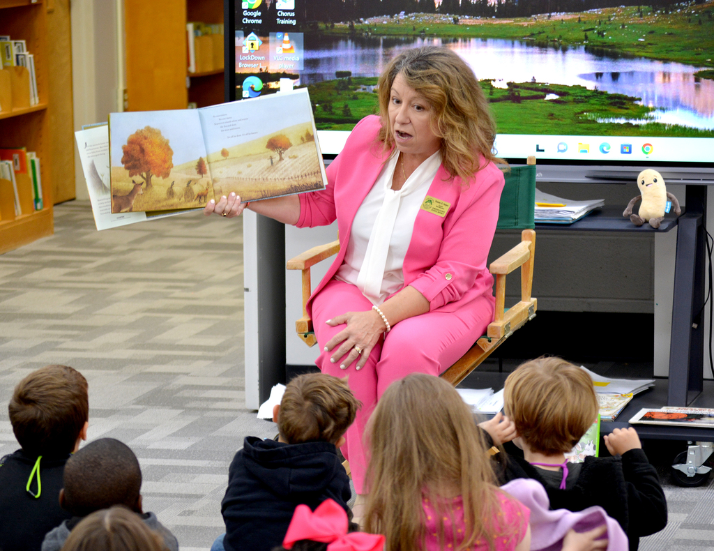 Interim Superintendent Tammy Snipes reading to students at LES. 
