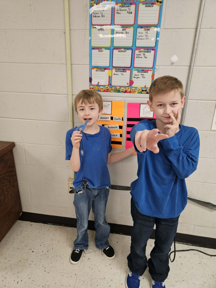 Students dressed as twins. 