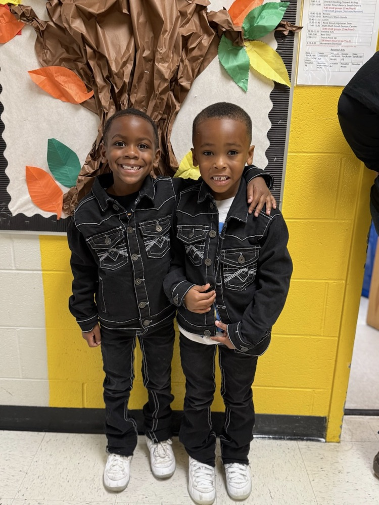 Students dressed as twins. 
