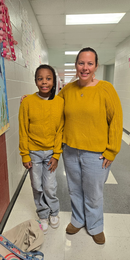 Students dressed as twins. 