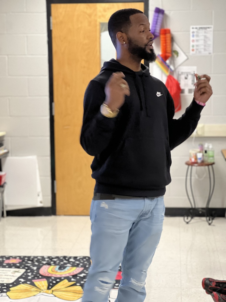 Clinton Patton, Jr. speaking with the students of TLC