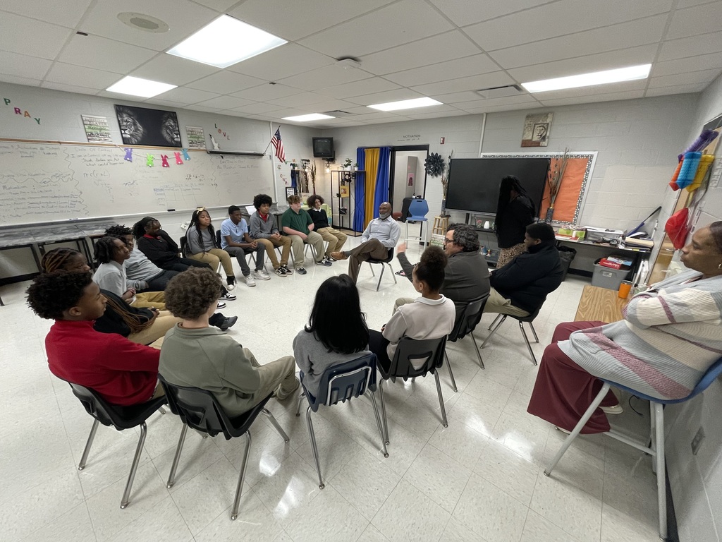 Travis Commodore speaking with TLC students