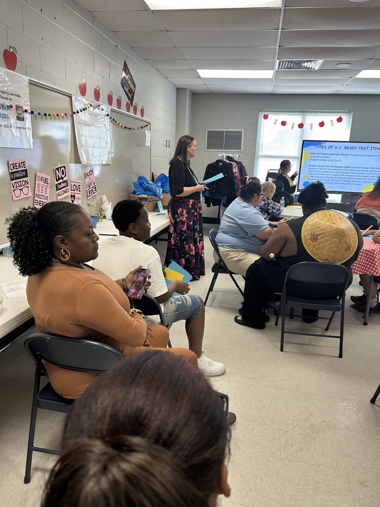 The photos show families in grades 3-5 at our family workshop. 