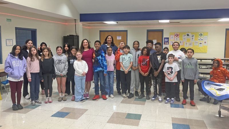 Group photo with students and Desiree Montilla