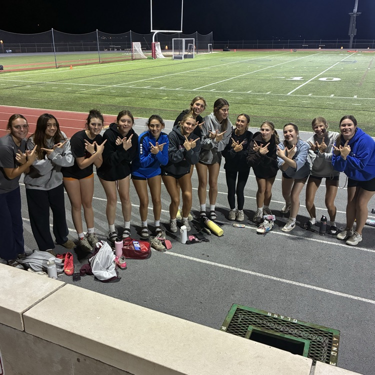 Seniors forecasting a Homecoming win!