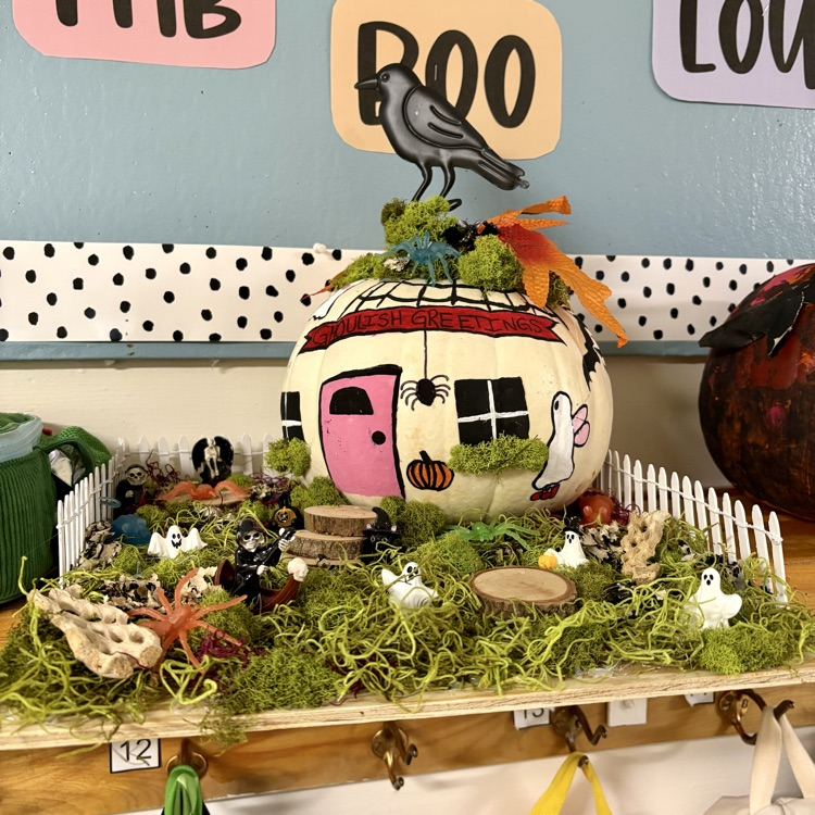 Check out our creative Skyway Comets' pumpkins for this year's decoration contest! You just might be inspired for your own pumpkin creation this fall🎃
