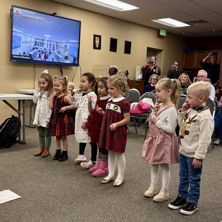 A special 'thank you' to our Cañon Preschoolers who lead the Pledge of Allegiance and sang two songs from their upcoming Holiday show at tonight’s Board Student Spotlight🐿️❤️🎶🎁🎄🎉