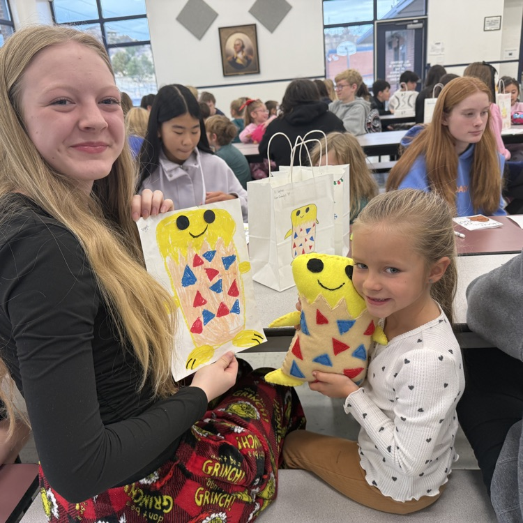 Young artists collaborating!