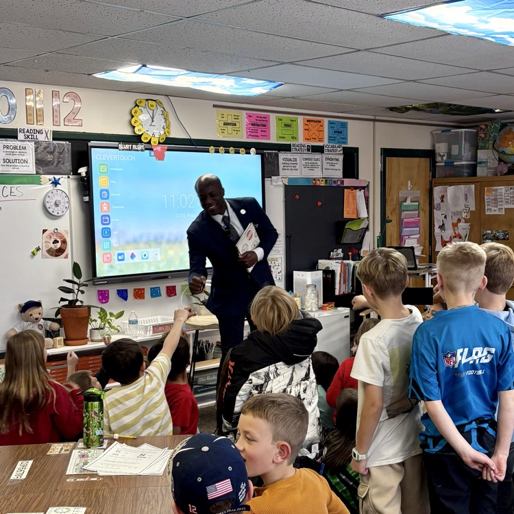 3rd grade Broadmoor Bears welcomed a very special 'mystery reader' this morning... C/S Mayor Yemi Mobolade!!!
