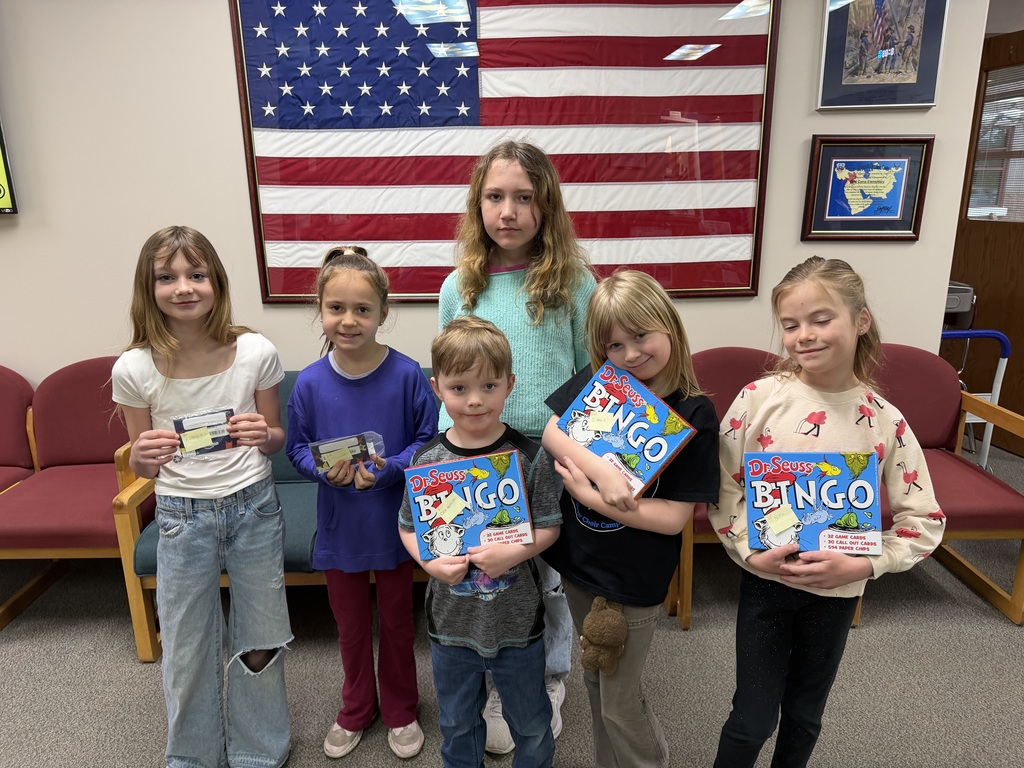 The winners of the GCE Read Across America Writing Contest, organized by the First Grade teams, received prizes sponsored by the PTO. We have so many talented writers at GCE! 📚✨